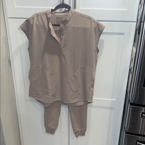 Figs Beige Sleeveless Scrub Set Size Medium